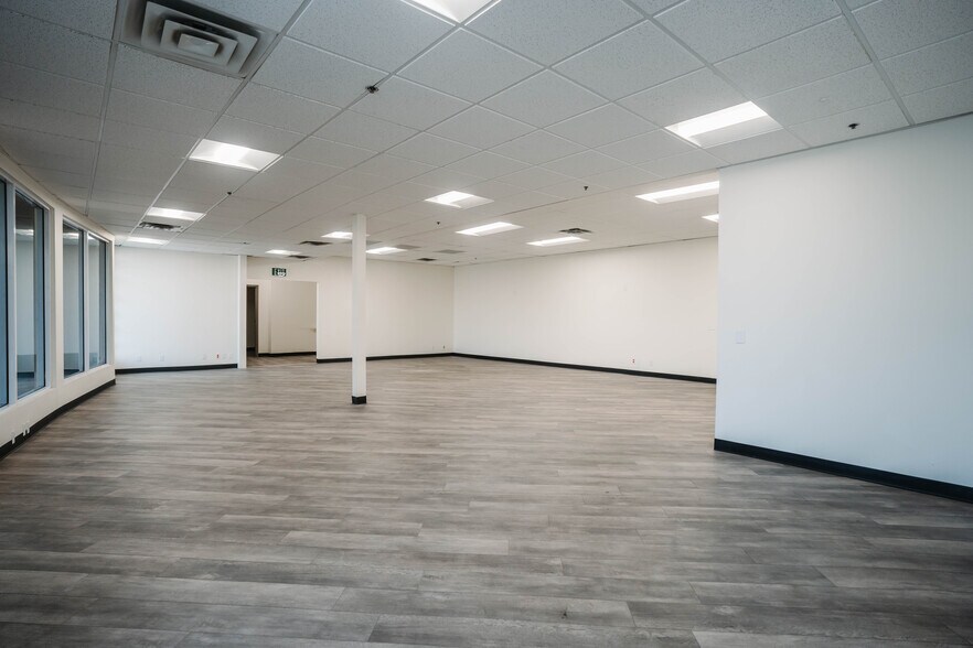 More Photos Of 42650 Melanie Pl, Palm Desert Loft Creative Space For Lease
