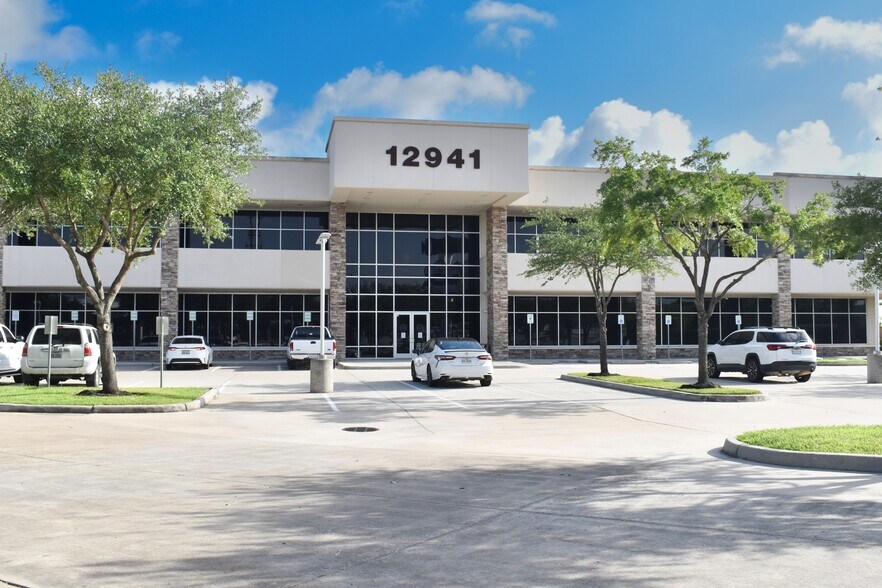 More Photos Of 12941 Gulf Fwy, Houston Office For Lease