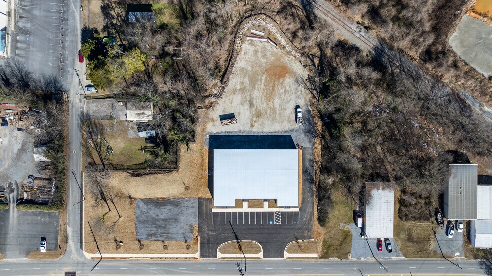 More Photos Of 220 John Davenport Dr NW, Rome Industrial For Lease