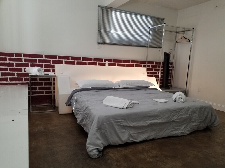 More Photos Of 910 E Sahara Ave, Las Vegas Loft Creative Space For Lease