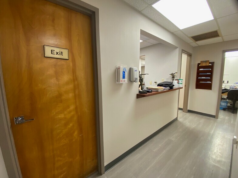 More Photos Of 9430 Turkey Lake Rd, Orlando Office For Sale