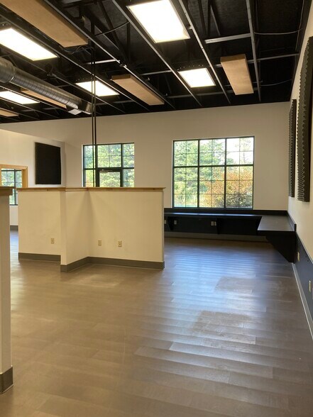 More Photos Of 1700 Sand Acres Dr, De Pere Storefront Retail Office For Lease