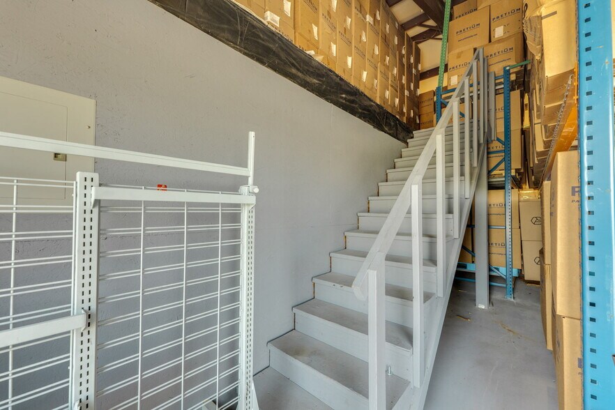 More Photos Of 14121 W US 290 Hwy, Austin Warehouse For Lease