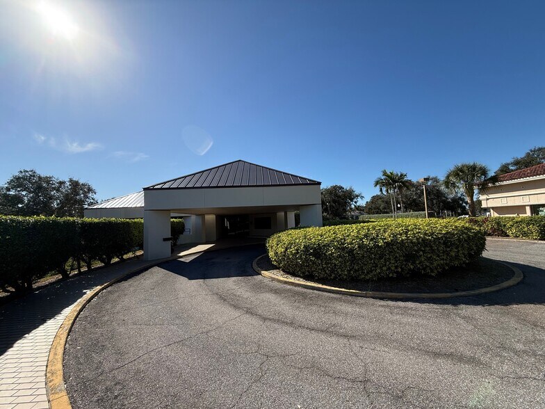 More Photos Of 6000 Gulfport Blvd S, Gulfport Office For Lease