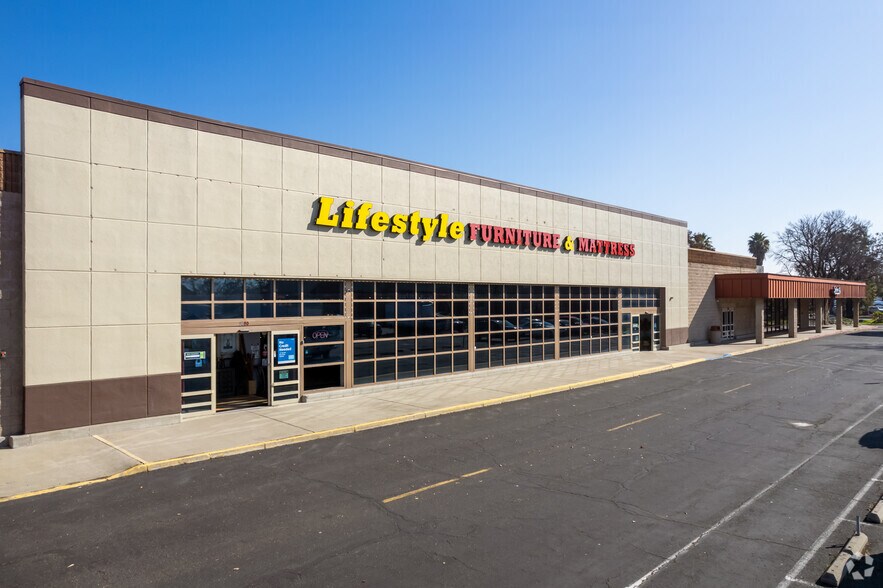 More Photos Of , Newark General Retail For Sale