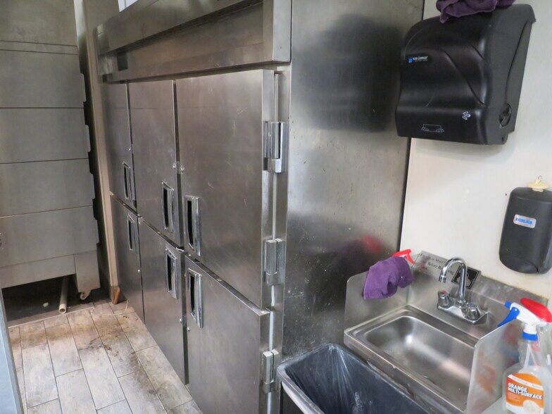 More Photos Of 24725 W Eames St, Channahon Veterinarian Kennel For Sale
