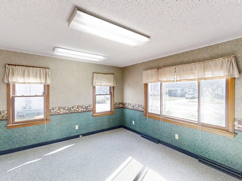 More Photos Of 1438 W 38th St, Erie Office For Lease