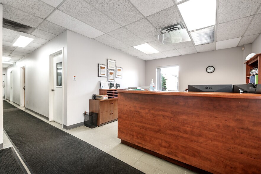 More Photos Of 2620 Rue Bernard-Pilon, St-Mathieu-de-Beloeil Manufacturing For Sale