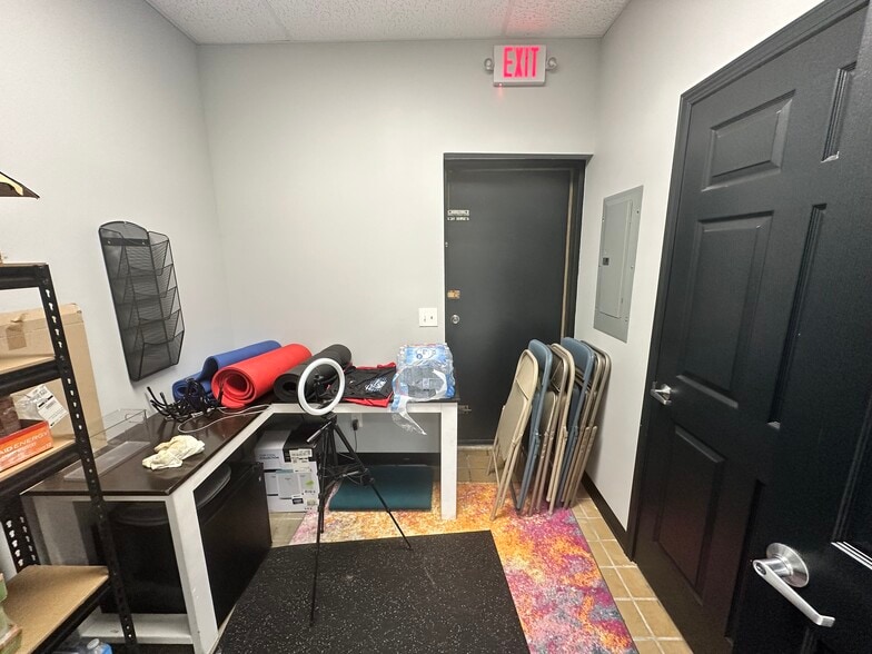 More Photos Of 7125 Metropolitan Blvd, Barnhart Unknown For Lease