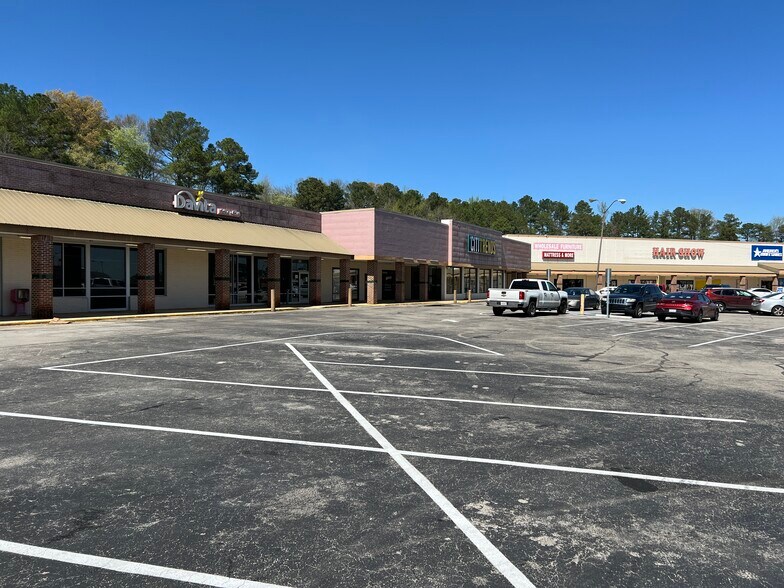 More Photos Of 500-560 West Town Plz, Bessemer Unknown For Lease