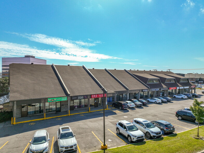 More Photos Of 100-120 Rue du Barry, Kirkland Restaurant For Lease