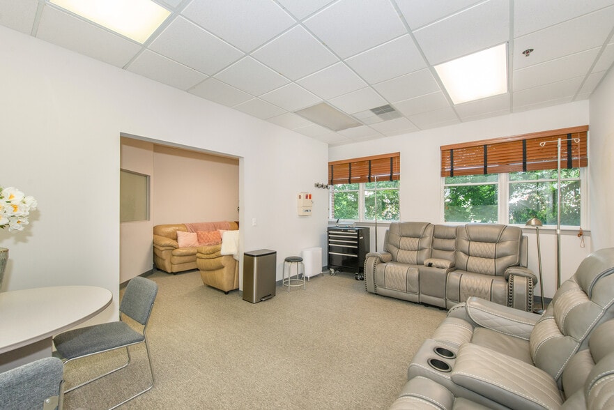 More Photos Of 504 Hamburg Tpke, Wayne Medical For Sale