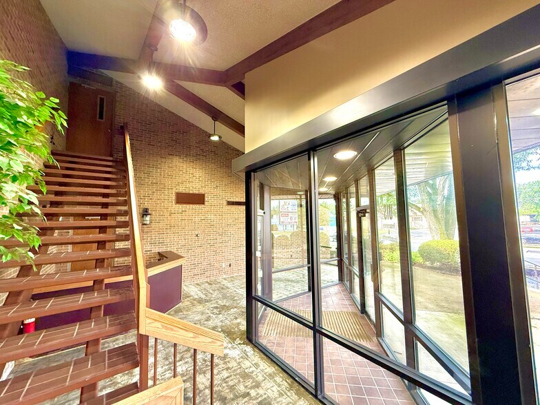 More Photos Of 321 S Blanchard St, Findlay Office For Sale