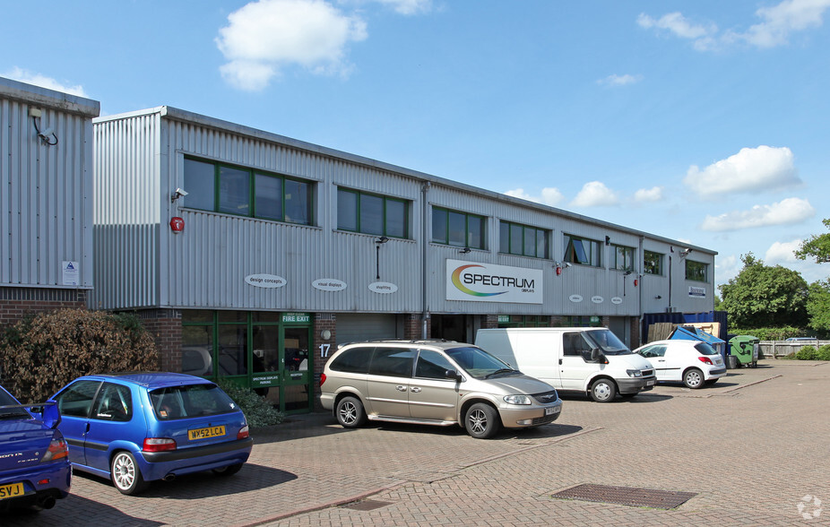 Primary Photo Of Toutley Rd, Wokingham Warehouse For Sale