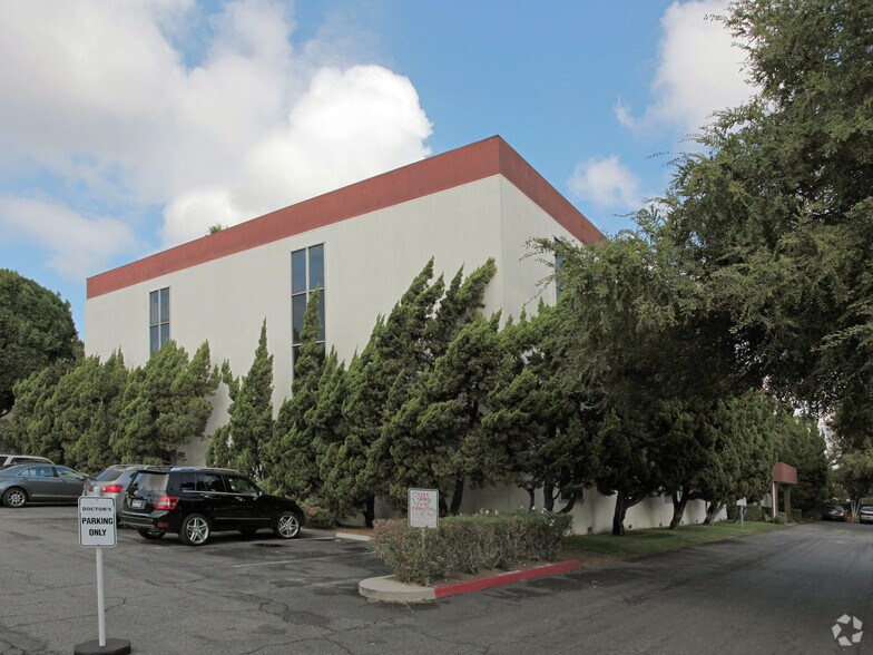 More Photos Of 16660 Paramount Blvd, Paramount Medical For Lease