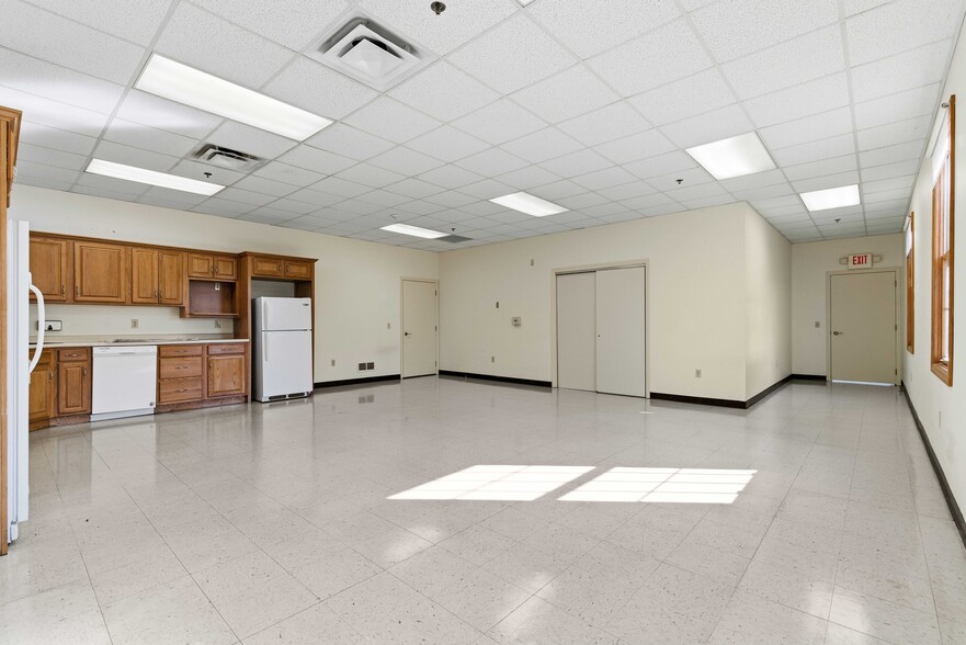 More Photos Of 86 Coraopolis Rd, Coraopolis Daycare Center For Lease