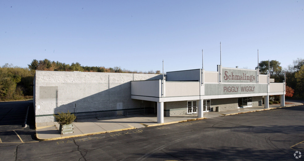 Primary Photo Of 690 W State St, Burlington Supermarket For Sale