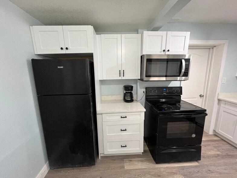 More Photos Of 1630 Harbor Dr, Clearwater Multifamily For Sale