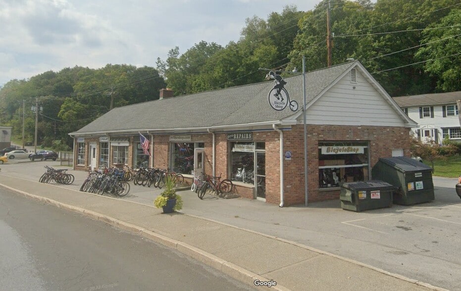 More Photos Of 1557 Main St, Pleasant Valley General Retail For Sale