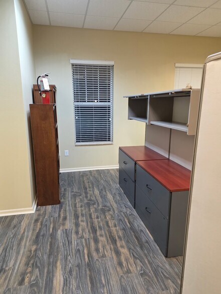 More Photos Of 5334 Primrose Lake Cir, Tampa Office For Lease