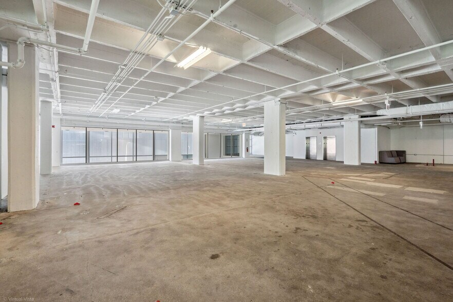 More Photos Of 360 N State St, Chicago General Retail For Sale
