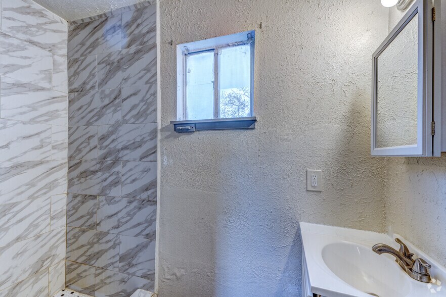 More Photos Of 1001-1007 Spooner St, Pasadena Apartments For Sale