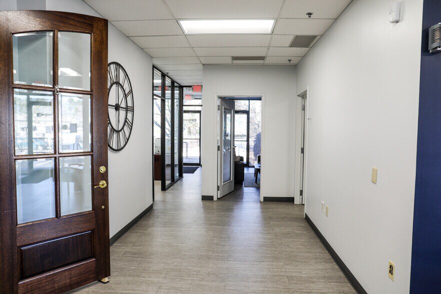 More Photos Of 1585 Roadhaven Dr, Stone Mountain Warehouse For Lease