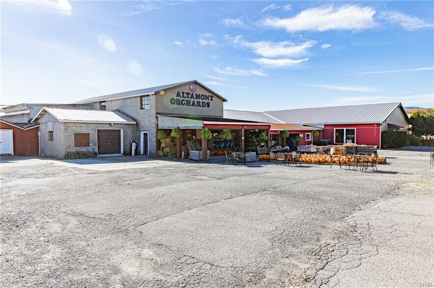 More Photos Of 6700 Dunnsville Rd, Village of Altamont Golf Course Driving Range For Sale