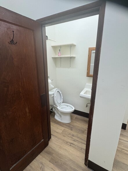 More Photos Of 4228 E Washington Blvd, Commerce Warehouse For Sale