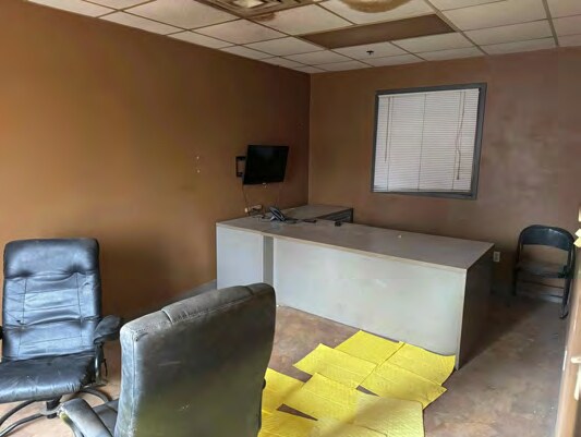 More Photos Of 330 N 16th Ave, Eldridge Warehouse For Sale