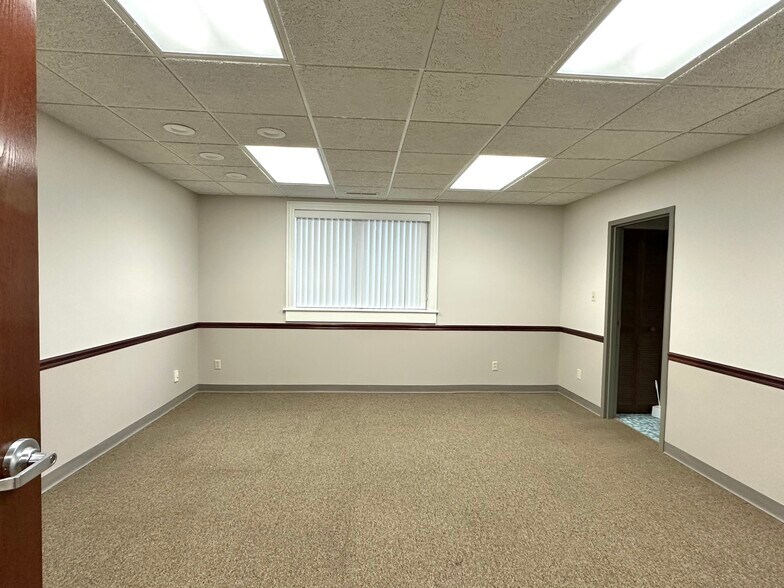More Photos Of 55 E 86th Ave, Merrillville Office For Sale