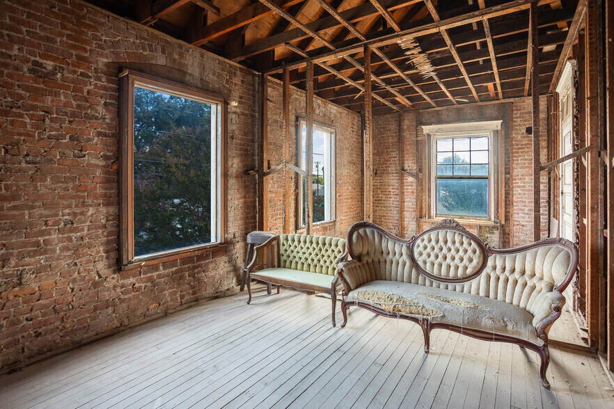 More Photos Of 479 B St, Biggs Storefront Retail Office For Sale