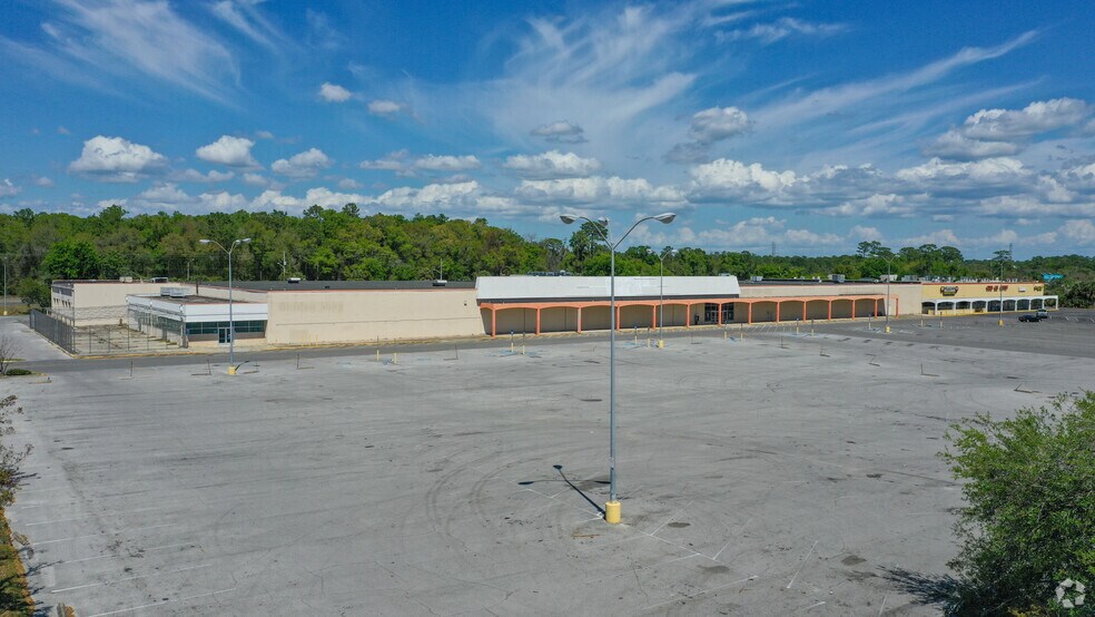 Primary Photo Of 3711-3753 E Silver Springs Blvd NE, Ocala Department Store For Sale