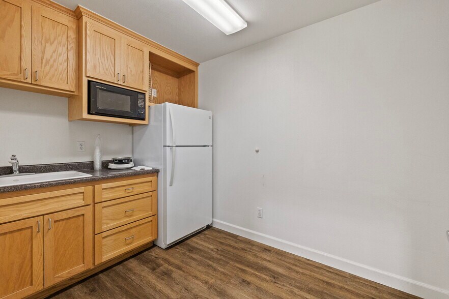 More Photos Of 18490 Striker Ct, Sonora Warehouse For Sale