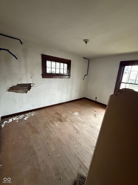 More Photos Of 3823 E 10th St, Indianapolis Freestanding For Sale