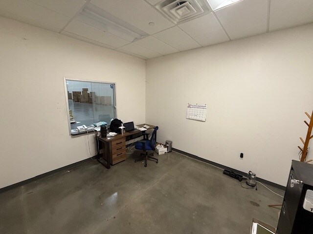 More Photos Of 8230 Plummer St, Houston Distribution For Lease