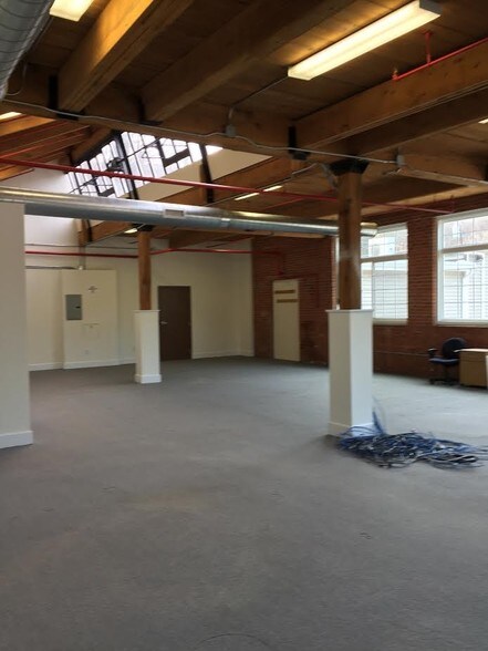 More Photos Of 10 Marine St, Thomaston Medical For Lease