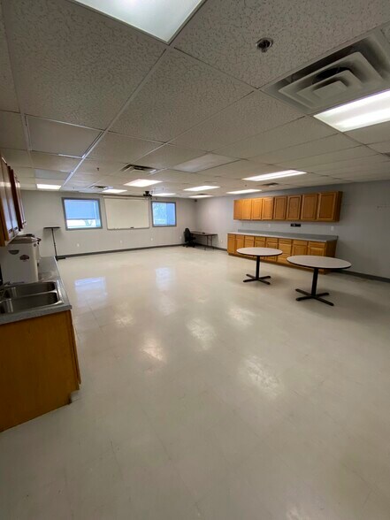 More Photos Of 4700 N Bryant Ave, Oklahoma City Warehouse For Lease