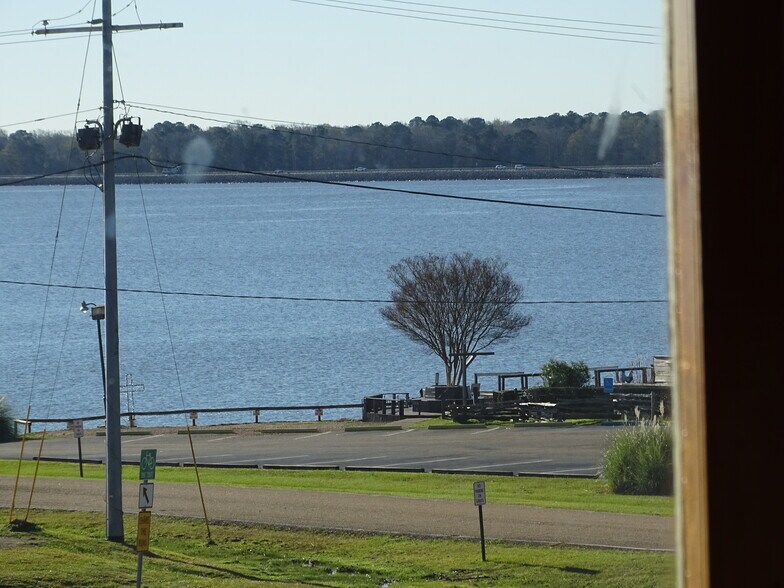 More Photos Of 140 Madison Landing Cir, Ridgeland General Retail For Sale