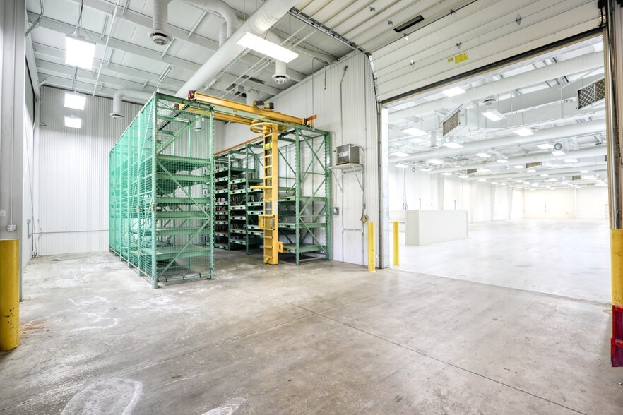 More Photos Of 109 Apremont Way, Westfield Manufacturing For Lease