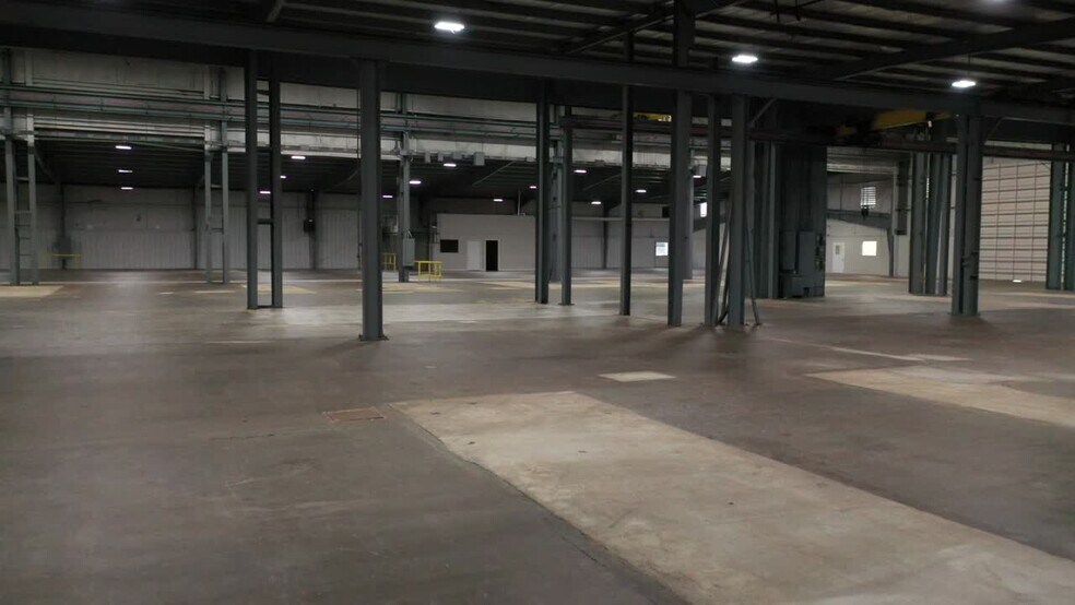 More Photos Of 600 S Loop 485, Gladewater Manufacturing For Lease