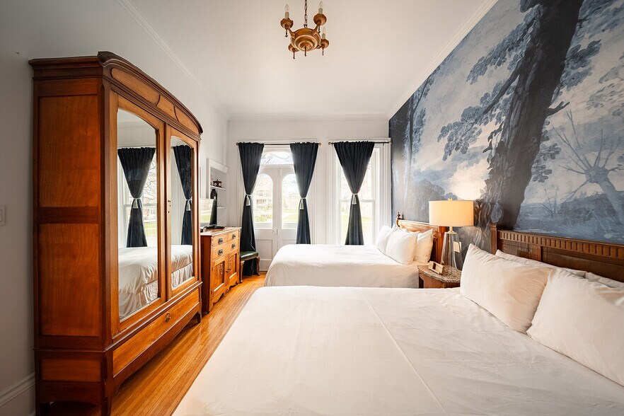 More Photos Of 343 Main St E, Picton Hotel For Sale