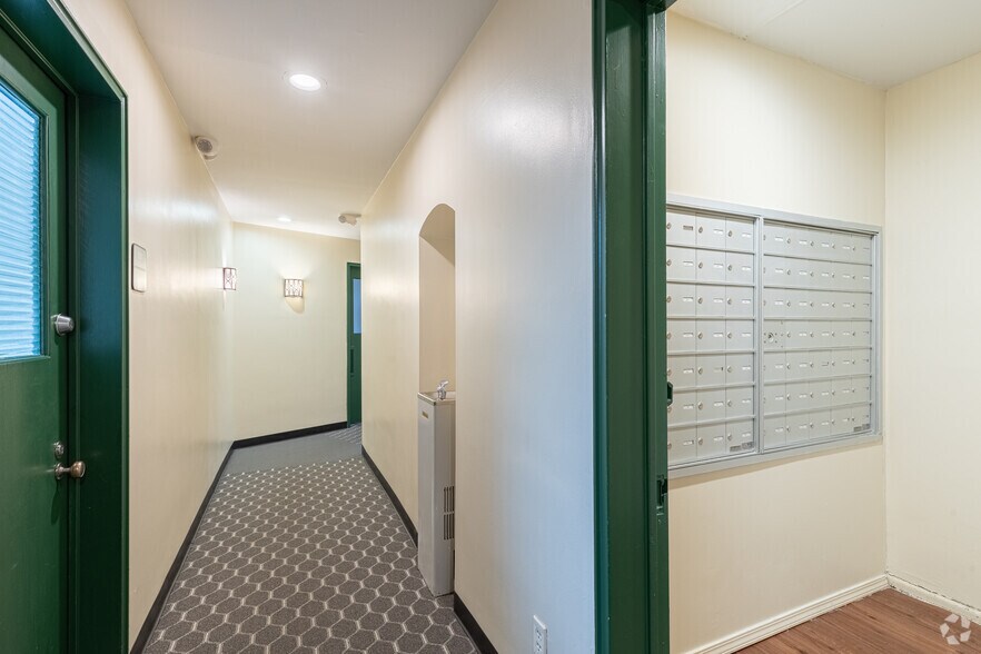 More Photos Of 7364-7390 Reading Rd, Cincinnati Storefront Retail Office For Lease