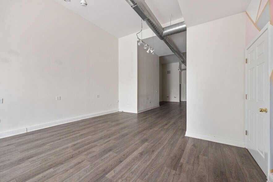 More Photos Of 2800-2802 W Chicago Ave, Chicago Apartments For Sale