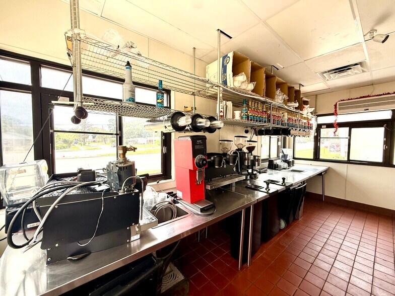 More Photos Of 7411 103rd St, Jacksonville Fast Food For Lease