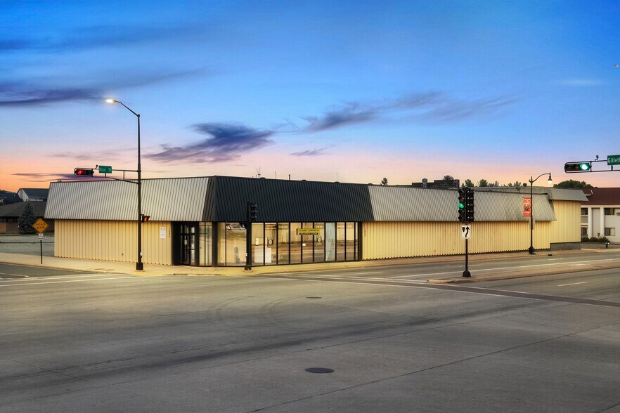 Primary Photo Of 1605 Rose St, La Crosse Auto Repair For Sale