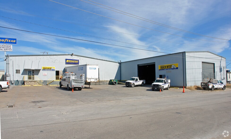 Primary Photo Of 2563 NE 33rd St, Fort Worth Service For Lease