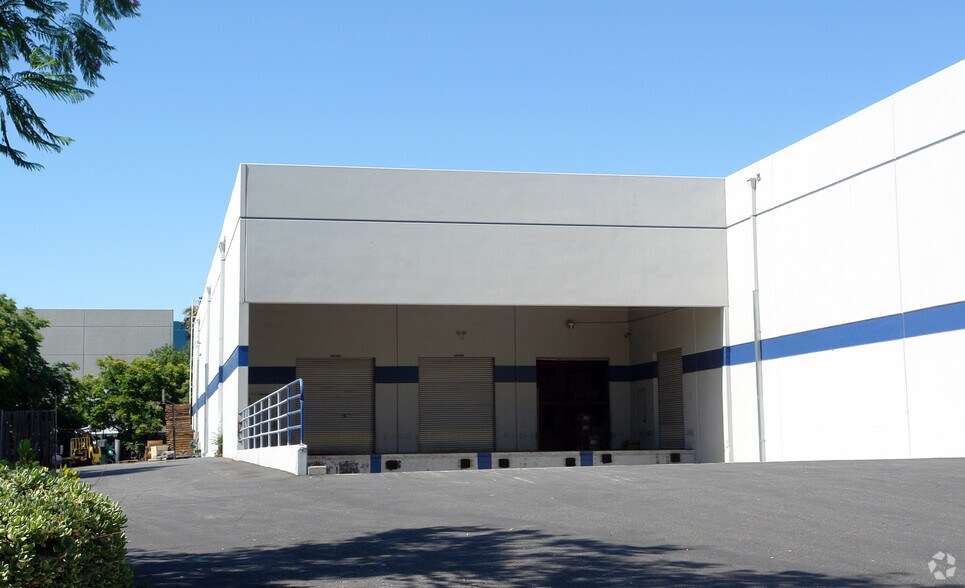 More Photos Of 5070 Lindsay Ct, Chino Warehouse For Lease