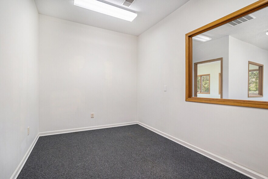 More Photos Of 550 E Cork St, Kalamazoo Freestanding For Sale