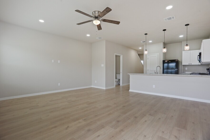 More Photos Of 7210 John Palmer Dr, San Antonio Apartments For Sale
